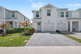 5747 SE Edgewater Cir, Stuart, FL 34997 - Photo 4
