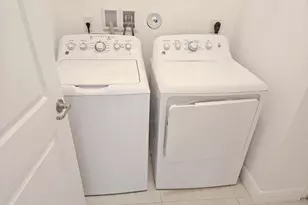 1741 NW 124th Pl, Pembroke Pines, FL 33028 - Photo 20