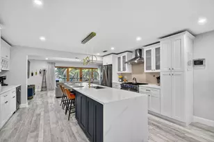 8416 Pine Tree Ln, West Palm Beach, FL 33406 - Photo 10