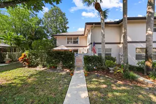 31 Clinton Ct, Royal Palm Beach, FL 33411 - Photo 1