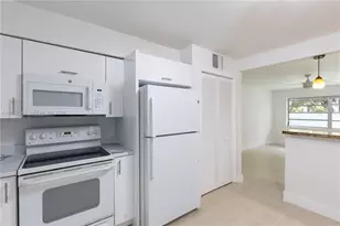 129 SE 4th St, Hallandale Beach, FL 33009 - Photo 2