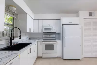 129 SE 4th Street #2, Hallandale Beach, FL 33009 - Photo 1