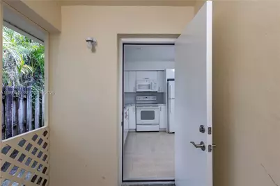 129 SE 4th Street #2, Hallandale Beach, FL 33009 - Photo 10
