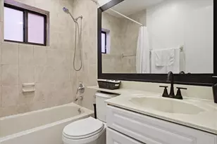 5465 W 27th Ln, Hialeah, FL 33016 - Photo 18