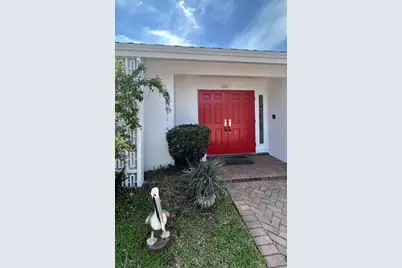 5728 S Bayberry Lane, Tamarac, FL 33319 - Photo 6