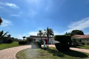 5728 S Bayberry Ln, Tamarac, FL 33319 - Photo 2