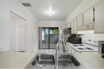 6375 W Pinehurst Cir Circle #D38, Tamarac, FL 33321 - Photo 10