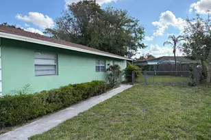 5954 Bahama Ct, West Palm Beach, FL 33407 - Photo 2
