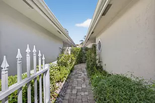 283 Canterbury Dr W, Palm Beach Gardens, FL 33418 - Photo 6