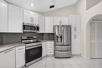 283 Canterbury Drive W, Palm Beach Gardens, FL 33418 - Photo 16