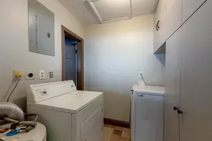 872 NE 40th St, Oakland Park, FL 33334 - Photo 16