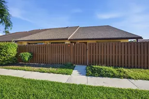 131 Springdale Cir, Palm Springs, FL 33461 - Photo 18