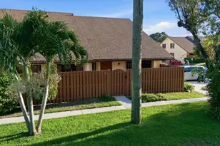 131 Springdale Cir, Palm Springs, FL 33461 - Photo 1