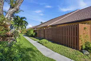 131 Springdale Cir, Palm Springs, FL 33461 - Photo 20