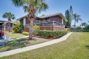 3201 SE Guenevere Ln, Port Saint Lucie, FL 34952 - Photo 2
