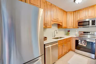 3201 SE Guenevere Ln, Port Saint Lucie, FL 34952 - Photo 10