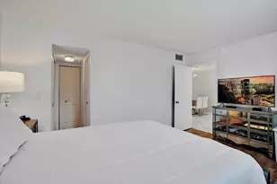 9480 Poinciana Pl, Davie, FL 33324 - Photo 10