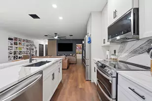 3221 John's Pl, Palm Springs, FL 33461 - Photo 10