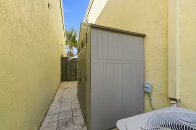 3221 Johns Place, Palm Springs, FL 33461 - Photo 26