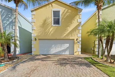 3221 Johns Place, Palm Springs, FL 33461 - Photo 2