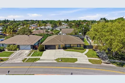 1207 Sea Pines Lane, Lantana, FL 33462 - Photo 2