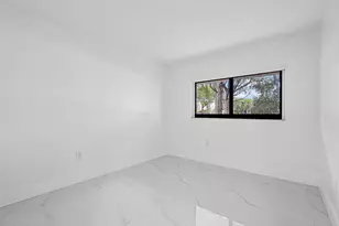 510 W Park Dr, Miami, FL 33172 - Photo 8