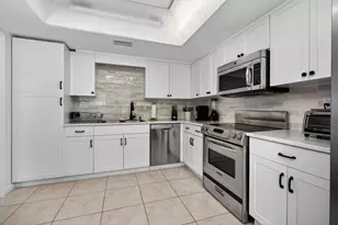 479 Brackenwood Ln N, Palm Beach Gardens, FL 33418 - Photo 2