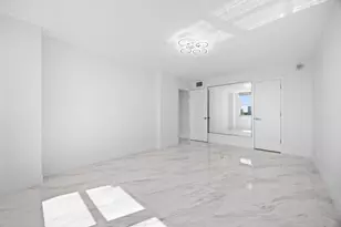 137 Golden Isles Dr, Hallandale Beach, FL 33009 - Photo 14