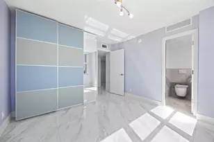 137 Golden Isles Dr, Hallandale Beach, FL 33009 - Photo 20