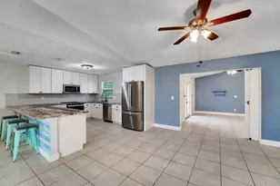 1918 SE Cheltenham St, Port Saint Lucie, FL 34983 - Photo 4