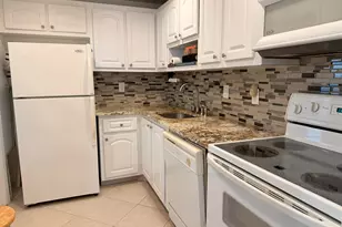 400 SE 10th St, Deerfield Beach, FL 33441 - Photo 4