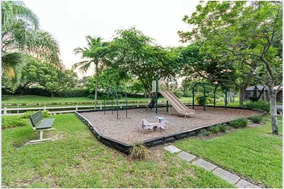 9561 NW 18th Court, Plantation, FL 33322 - Photo 2