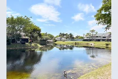 2052 E Discovery Cir Circle E, Deerfield Beach, FL 33442 - Photo 22
