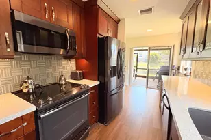 2052 E Discovery Cir Circle E, Deerfield Beach, FL 33442 - Photo 6