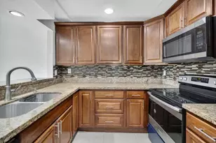 7506 NW 75th St, Tamarac, FL 33321 - Photo 6