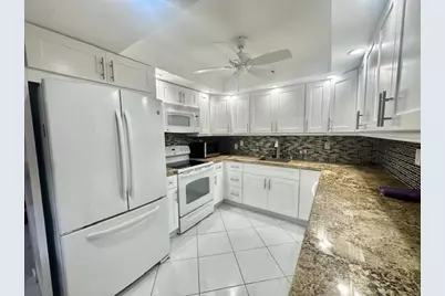 2034 Newcastle B, Boca Raton, FL 33434 - Photo 2