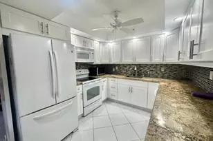 2034 Newcastle B, Boca Raton, FL 33434 - Photo 2