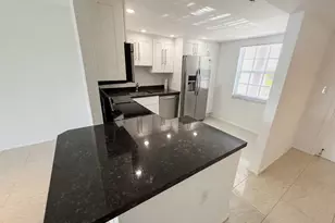 605 Oaks Dr, Pompano Beach, FL 33069 - Photo 4