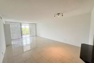 605 Oaks Dr, Pompano Beach, FL 33069 - Photo 8