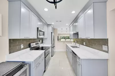 21207 Lago Circle, Boca Raton, FL 33433 - Photo 8