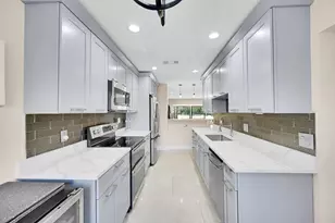 21207 Lago Cir, Boca Raton, FL 33433 - Photo 8