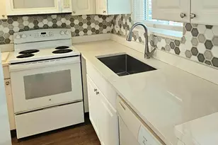 1501 Crescent Cir, West Palm Beach, FL 33403 - Photo 4