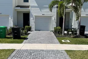 410 SE Crossoak Ln, Port Saint Lucie, FL 34984 - Photo 1