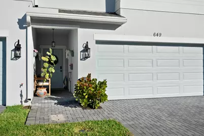 649 NE Waters Edge Lane, Port Saint Lucie, FL 34983 - Photo 2