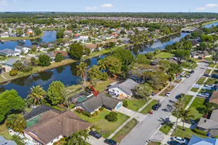 132 Parkwood Dr, Royal Palm Beach, FL 33411 - Photo 2