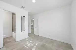 629 NE 36th St, Oakland Park, FL 33334 - Photo 12