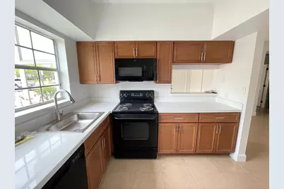 720 Cypress Lane #F9, Deerfield Beach, FL 33064 - Photo 2