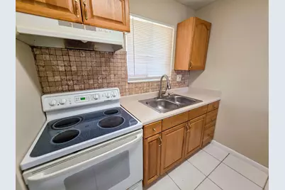 6106 Forest Hill Boulevard #207, West Palm Beach, FL 33415 - Photo 4