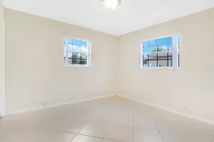 527 W Jasmine Dr, Lake Park, FL 33403 - Photo 10