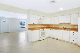527 W Jasmine Dr, Lake Park, FL 33403 - Photo 6